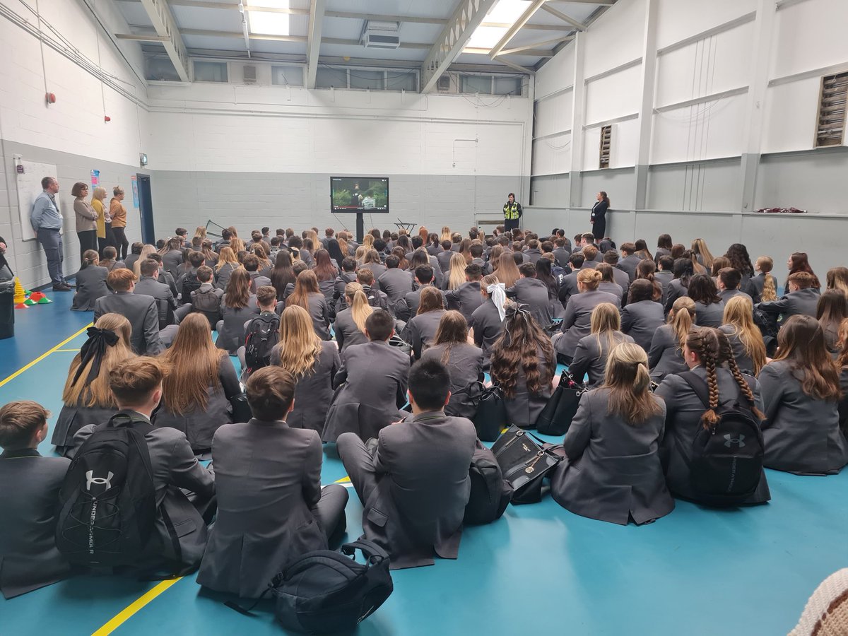 Our PCSOs are at @ConnahsQuayHigh this week teaching pupils about the dangers of the railway environment #keepingsafe #guardiansoftherailway #antisocialbehaviour