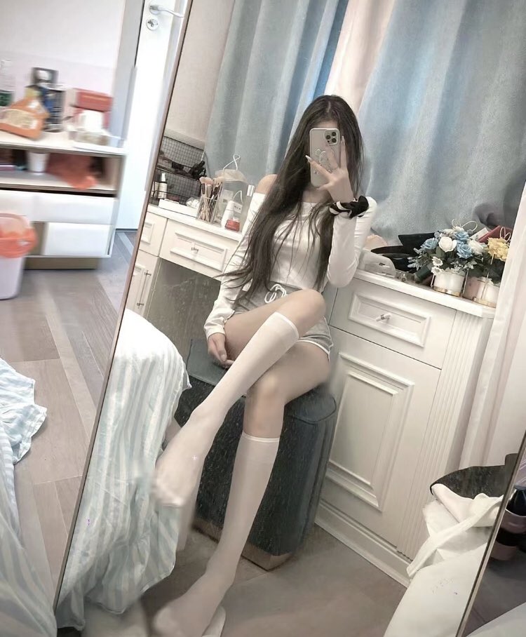AstridFree50007's tweet photo. 女s，想找一个可以长期固定的男m一起深索有想一起探索的m私信女王  #女s找男m 私信主人或者电报联系主人
 认主电报  https://t.co/60kjp5ZgVp https://t.co/i4XyABoGIy