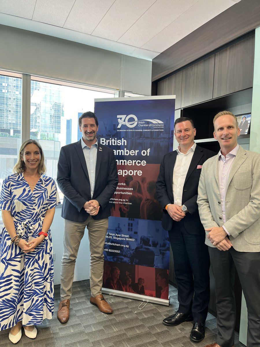 Great to visit @britchamsg with my @OdgersAPACNews colleagues today, during Singapore #Maritime Week. 🇬🇧 🇸🇬 @odgersberndtson @UKinSingapore @annietrev @Nus_Ghani @transportgovuk #maritime #shipping #seafarers