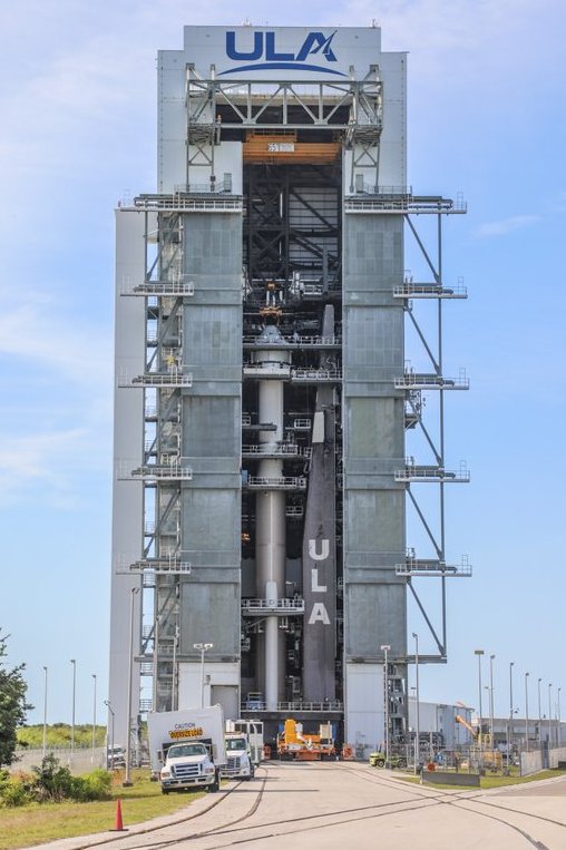 🇺🇸#Starliner stacked on top of #AtlasV rocket. Launch to the #ISS is planned for May 6th.