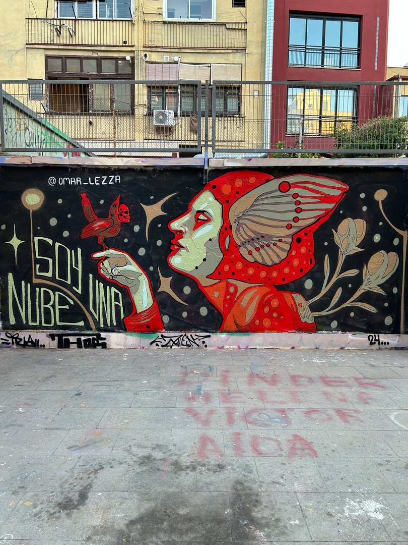 Artist: @omar_lezza 
Wall: #Barcelona #Alzina #pintura #colores #muralismo #mural #streetartbarcelona #arteenlacalle #artalcarrer #artist #arte #streetartbcn #graffiti #graffitibarcelona #instagraff #streetart #barcelonastreetart #montanacolors #arteurbano #wallspot
<a href="/rebobinart/">Rebobinart</a>