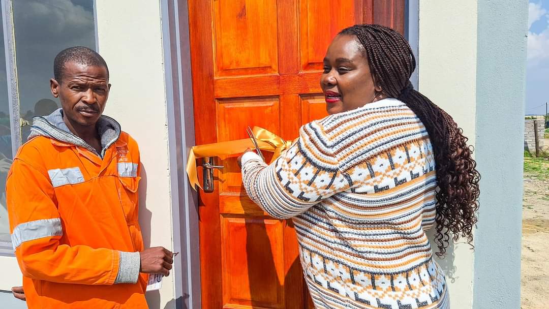 Useless and incompetent minister of human settlement Nkhensani Mamoloko Kubayi cutting yellow ribbon for glorified shacks in Metsimaholo local municipality, how do you give people houses without bulk service, tar road, electricity water and sanitation