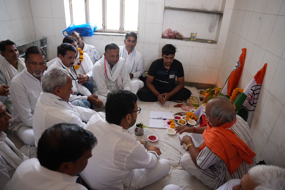 irfanpathantonk's tweet photo. आज निवाई में अपने लोकसभा चुनाव के मुख्य कार्यालय का उद्धघाटन कर अपनो से मुलाकात...!

हरीश चंद्र जी मीना
*लोकसभा प्रत्याशी टोंक सवाईमाधोपुर* https://t.co/f4dLxAO4VA