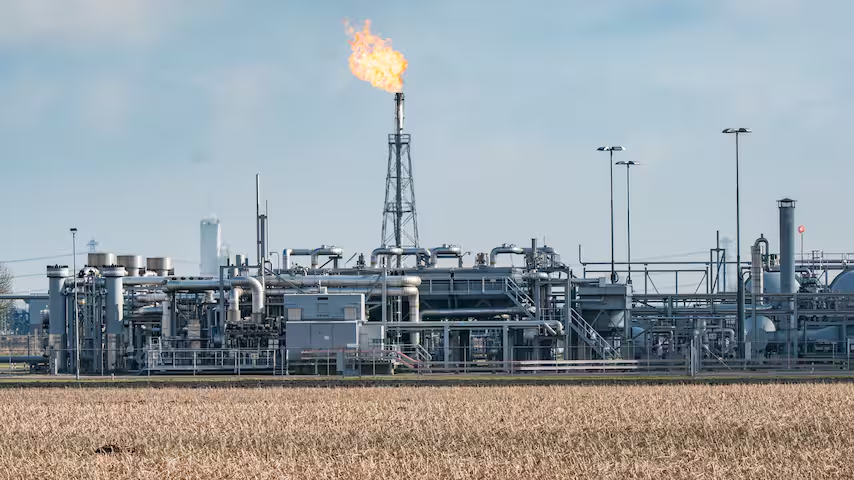 wouterkeller's tweet photo. VK: "Groningen #gasput gaat echt dicht met beton: Eerste Kamer stemt vóór de wet."
Tja, hoe emo het wint van ratio. Hier gaan onze kinderen veel spijt van krijgen, zeker als geopolitieke spanning LNG onbetaalbaar maakt..
https://t.co/D32vzIW75K