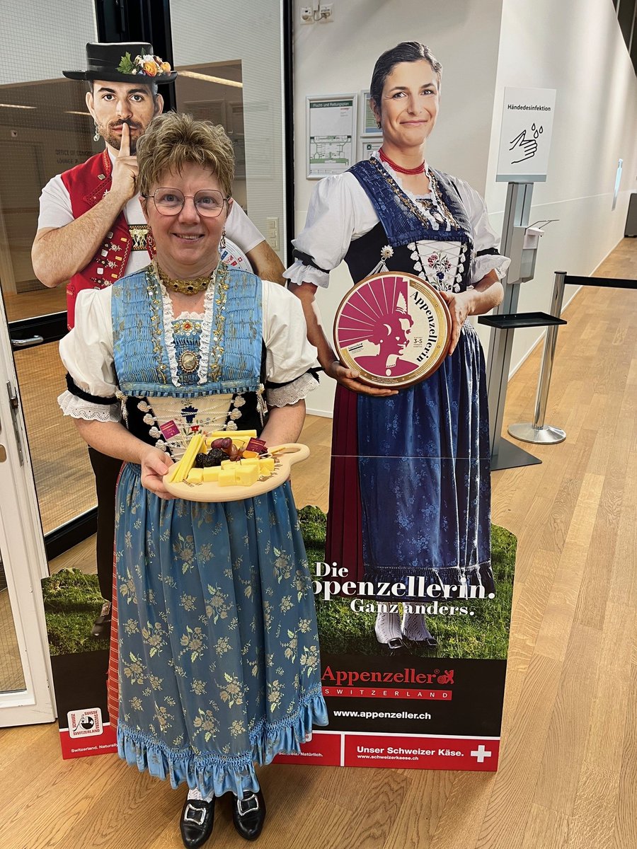 #swissmilk_news Merci für den Besuch an der Delegiertenversammlung der SMP:  Appenzellerin, Frau Berti Sessler, in der Original Appenzeller-Tracht.