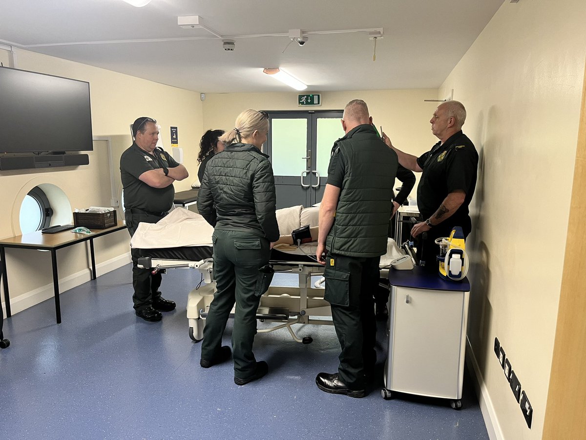 HEC_CAGI's tweet image. Today we welcome Paramedics and Senior practitioners from @WelshAmbulance to our healthcare education centre @AberUni for use of our high fidelity 3G Sinman for airway management updates. Collaborations at its’ best! @amandajayne1975 @HEIW_NHS @jasonkillens Croeso i’r Ganolfan!