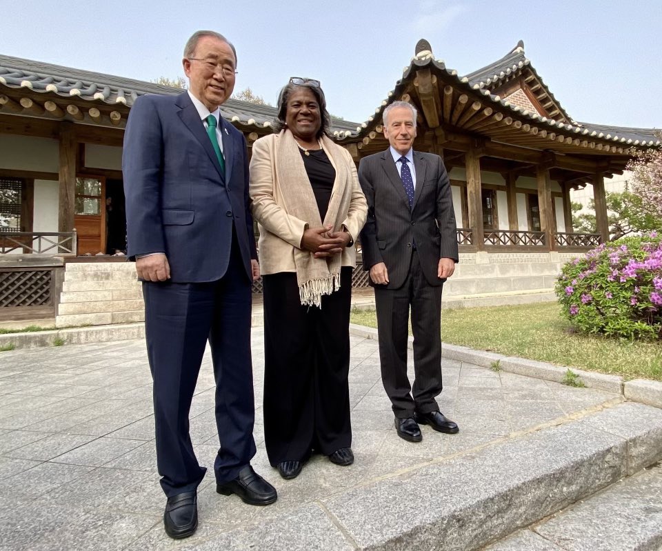 It was a pleasure to welcome @USAmbUN Thomas-Greenfield to #Seoul. During meetings w/@President_KR, @FMChoTaeyul & @ROK_MND Shin & conversations with fmr. #UNSG Ban Ki-moon, #DPRK escapees & others, she reiterated 🇺🇸’s commitment to addressing 🌎priorities in collaboration w/ 🇰🇷.