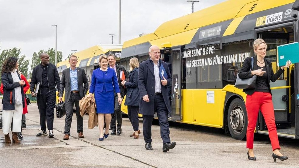 DerEgica's tweet image. Berliner Schleudertruppe. #Redewendung