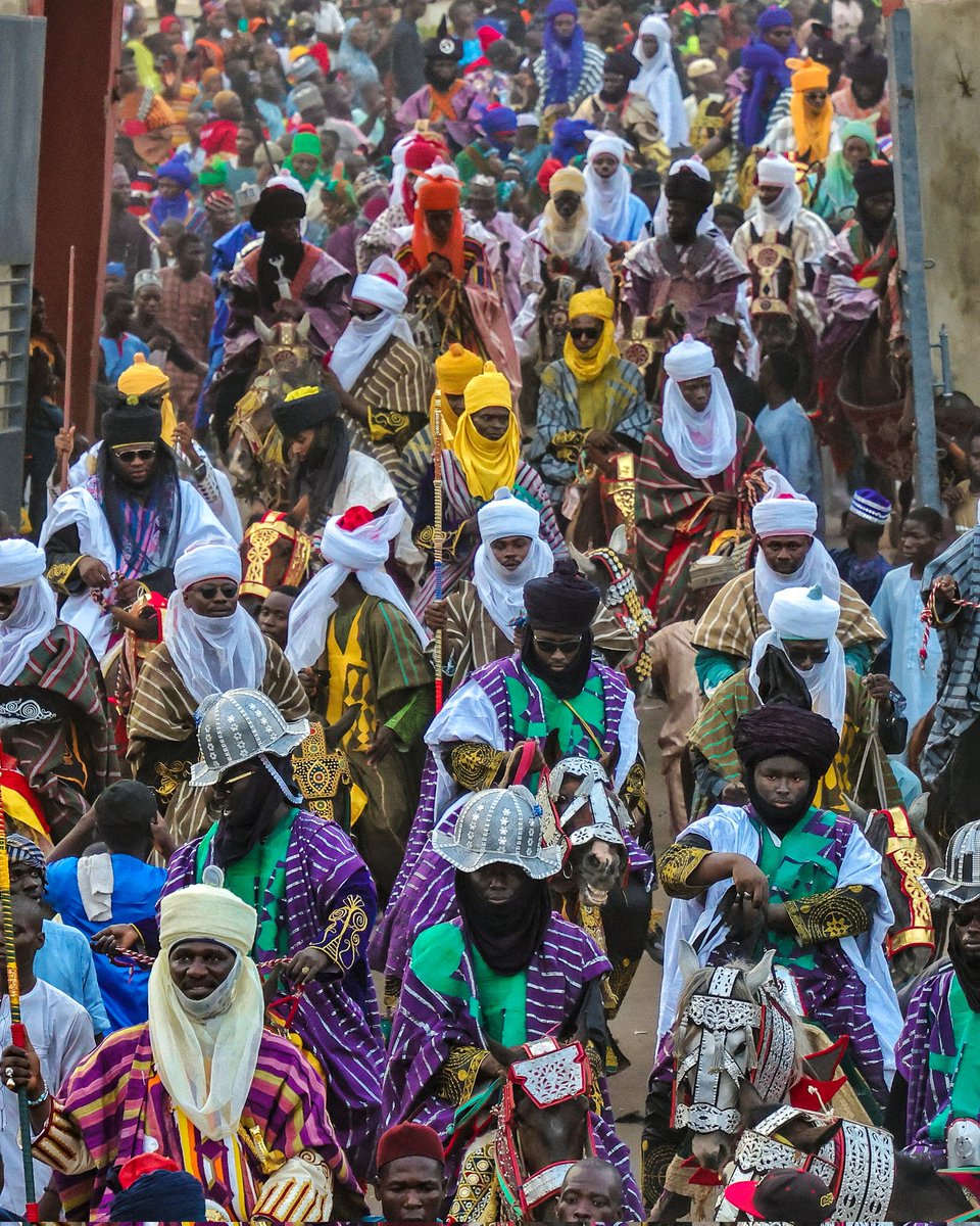 mfatimayusuf_'s tweet image. The vibrant colors and rich traditions of the Hawan Daushe festival light up the EmEmirir's palace in Lafia, Nasarawa State, paying homage to centuries-old customs and the enduring spirit of unity.

#documentaryphotography #durbar #culture #eid #photojournalism #x #hawandaushe