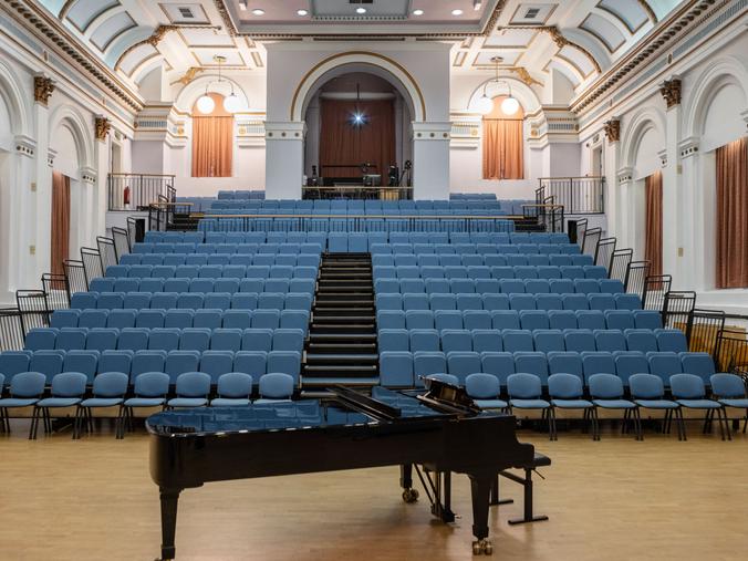 No piano. Ony poet. Now with bigger venue! Join me for my inaugural Professorial lecture-performance 'Words Change States: The Public Poet'...max 220 so book and get your seat! tinyurl.com/54p24fty @UniversityLeeds @LeedsUniEnglish @LeedsUniAHC @UniLeedsPoetry