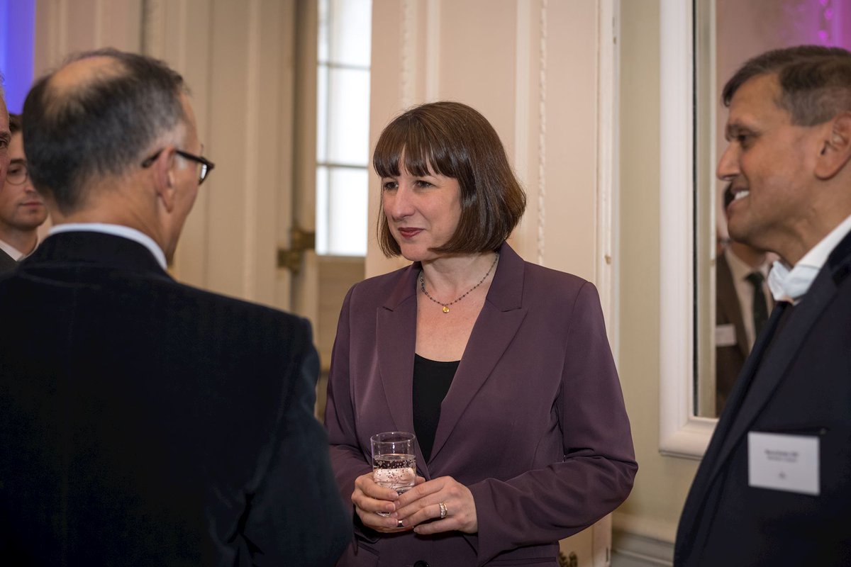 Fantastic @britishasiantst event last night with @RachelReevesMP Shadow Chancellor. Fascinating discussion about her childhood, her motivations and her thoughts about the upcoming elections. britishasiantrust.org/latest-updates…