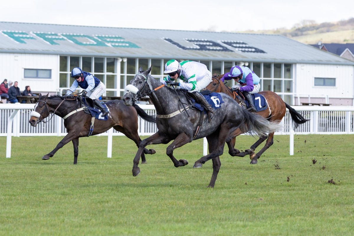 RACE 1 - bettingsites.ltd.uk Free Bets Conditional Jockeys' Handicap Hurdle 🥇 Hermes Le Gris 2/1 Jockey: Charlie Price Trainer: @RobbieLlew Owners: On The Gallops - Hermes Le Gris