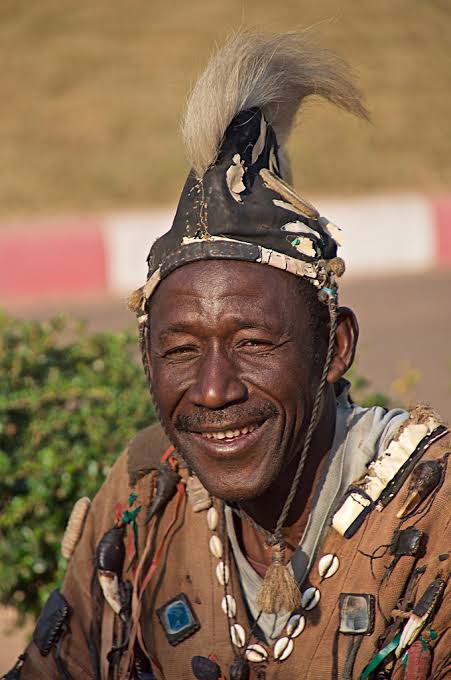 #CultureTrip to the Malinke tribe of West Africa 🌍

The Malinke are a West African people occupying parts of Mali🇬🇳, Senegal 🇸🇳, The Gambia, Guinea Bissau 🇬🇼, Guinea, Sierra Leone 🇸🇱, Liberia 🇱🇷 and Ivory Coast 🇨🇮.