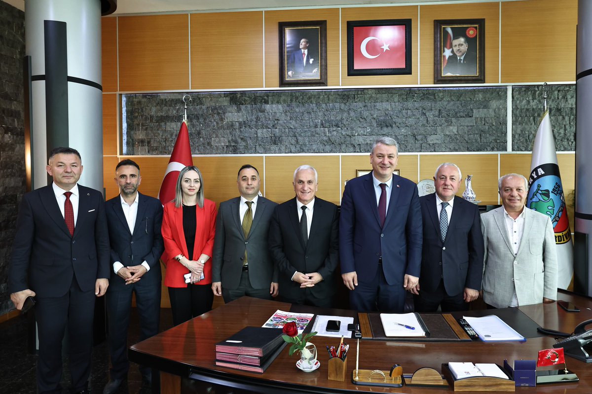 Serdivan İlçe Millî Eğitim Müdürü Ali Dere ve değerli mesai arkadaşları ziyaretimize geldi. Kendilerine nazik ziyaretleri için teşekkür ediyor, çalışmalarında başarılar diliyorum.