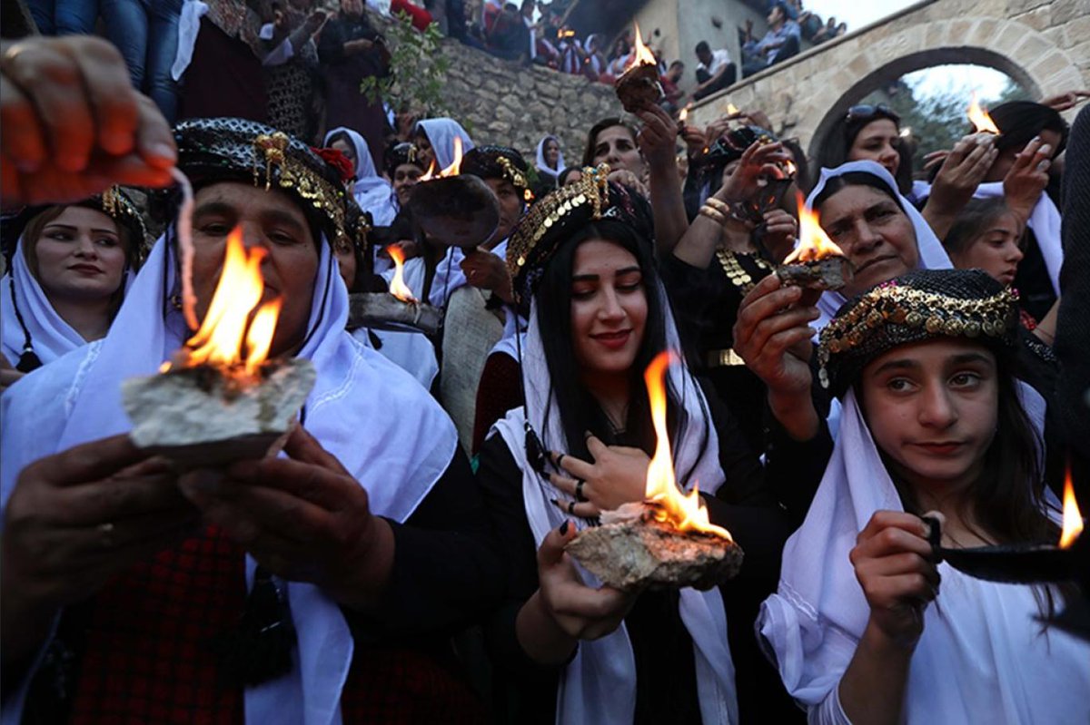 DBP_GenelMerkez's tweet photo. Roja Çarşema Sor Li Gelê Êzidî Pîroz Be!
Çarşema Serê Nîsane, ango Çarşema Sor, ji aliyê gelê Êzidî ve wekî destpêka biharê tê qebûlkirin û wekî roja yekem a sala nû tê pîrozkirin; Ew roj e ku him gerdûn û him jî dinya hevîrtirşkê hildigire.

Em jî bi vê wesileyê Çarşema Sor bi rihê berxwedan û têkoşîna azadiyê ya gelê Ezidî pîroz dikin.