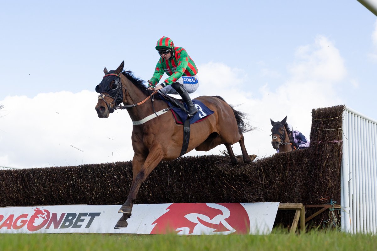 RACE 2 - bettingsites.ltd.uk Betting Sites Novices' Handicap Chase 🥇 Pilgrims King 5/2 Jockey: @Sean_Bowen_ Trainer: @Peter_Bowen_ Owners: Einsley Harries