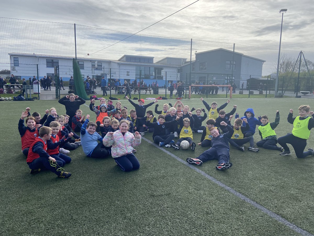 DeckieOToole's tweet photo. What a lovely morning to start our new @KildareGAA @KildareGaaCandG Lets Play Peil initiative before school with 38 children in Scoil Diarmada @CastledermotGFC https://t.co/YrTqLrIm9C