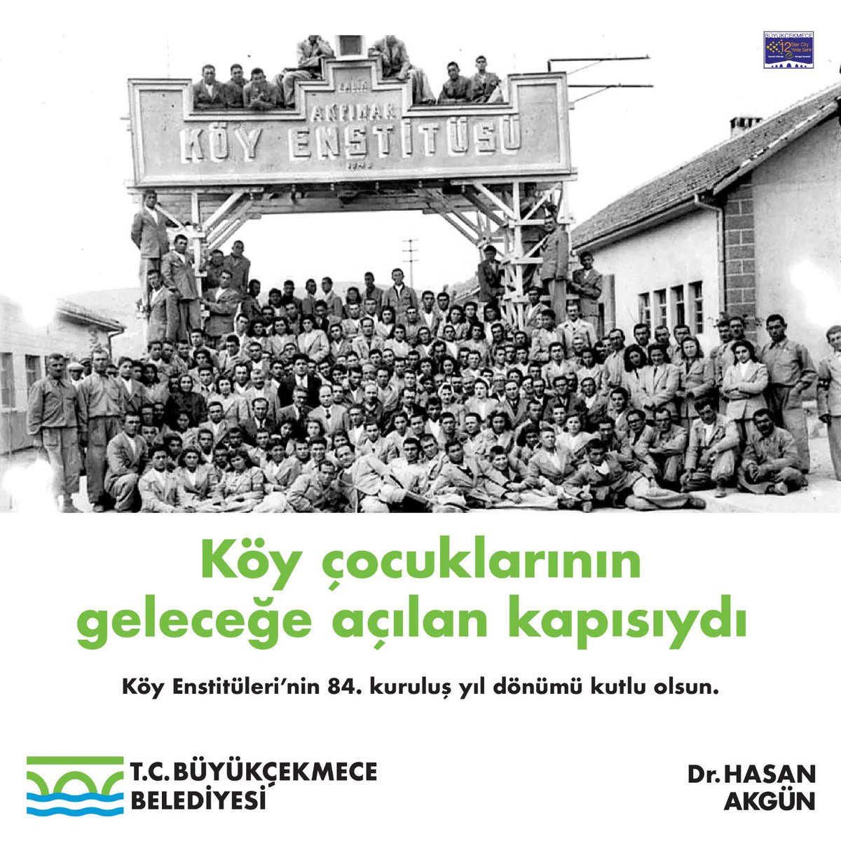 KUL OLMAKTAN YURTTAŞ OLMAYA GEÇİŞİN ADIDIR KÖY ENSTİTÜLERİ Bilime, sanata, tarıma ve insana değer veren, ülkemizin en büyük aydınlanma hareketi olan Köy Enstitüleri’nin 84.kuruluş yıldönümünde, başta Başöğretmenimiz Mustafa Kemal Atatürk’ü, 2. Cumhurbaşkanımız İsmet İnönü’yü,…