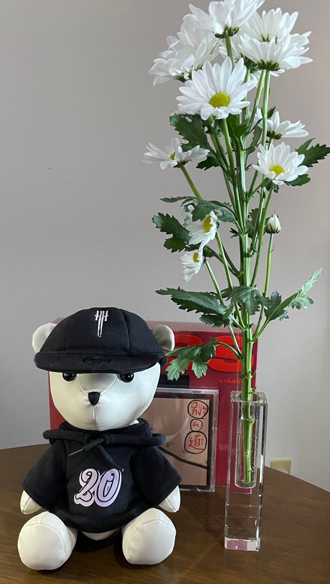 the GazettE REITAさん

まだ現実を受け入れられずにいます。
とても辛いです。

たくさんの幸せをくれたREITAさんへ、
一言感謝の言葉を送りたいです。

ありがとう。

ご冥福をお祈りします。