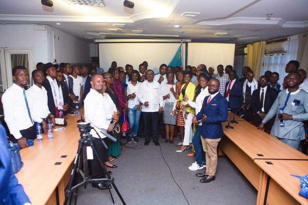 Le Mouvement @Fdespatriotes#FP a pour mission de promouvoir les compétences d jeunes congolais capables d'apporter une nouvelle touche dans la classe Politique et dans la gestion d la chose publique une incarnation du Leader National @HonoreMvula1 UNITÉ,CIVISME ET DISCIPLINE.