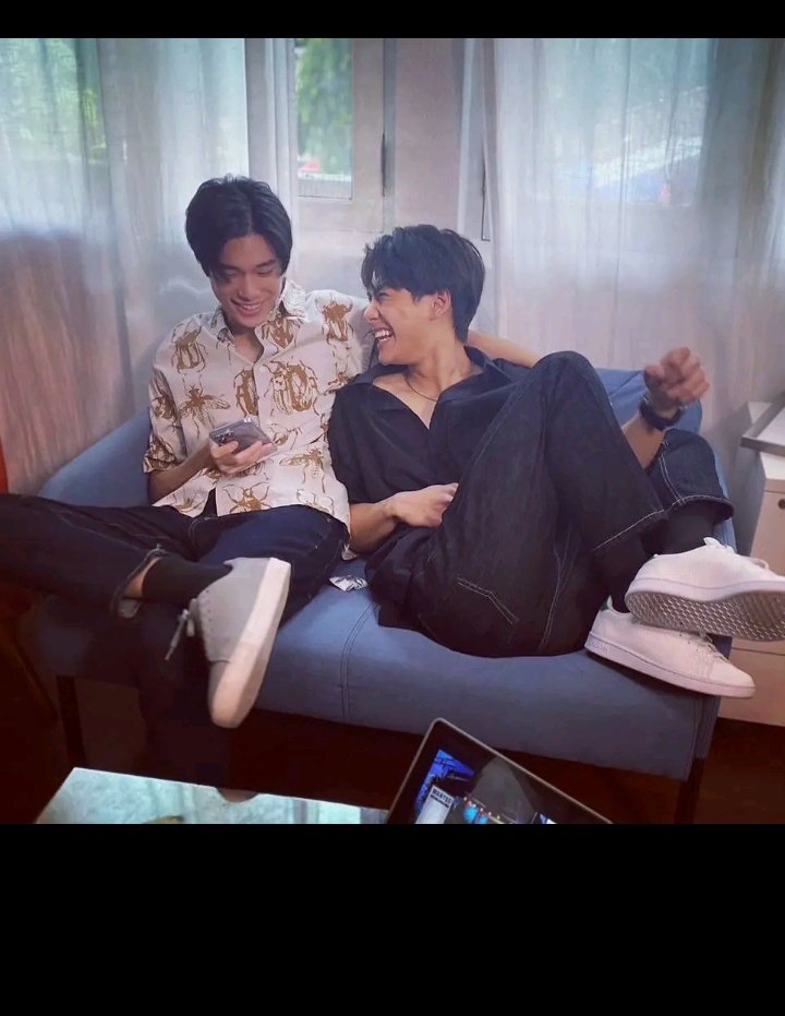 MARIA_290805's tweet photo. Gimana si kalau pondphuwin sama ohmleng tukeran pasangan
#PondPhuwin #OhmLeng
#Pondleng #ohmphuwin
Spesial pakai telor buat @luvppwol_
Karena au pondleng aku anggurin https://t.co/RO1F5JItKK