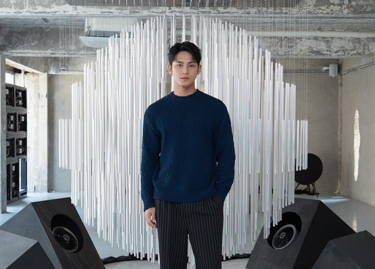 withwidth's tweet image. 240417 민규 인스타그램 🖤
💭 💙
#BeosoundA1 
#BangOlufsen 
#ADERERROR 
#뱅앤올룹슨 
#아더에러
#광고