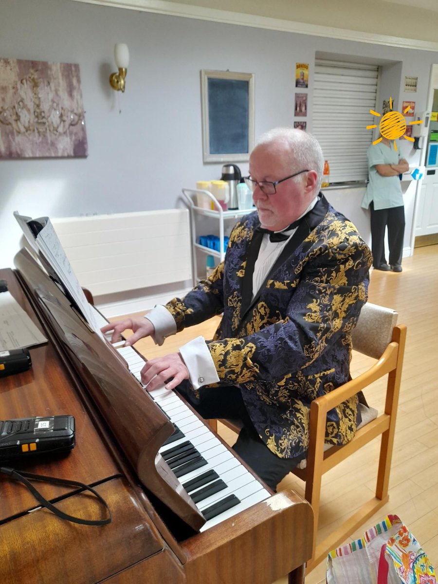 💚 Our wonderfully talented volunteer Philip Boggan, entertaining everyone at James Page House with his music! 💚 Find our more about James Page House buff.ly/3zV0T2Z #ProudToBeParkhaven #charity #notforprofit #values #kindness #care #excellence #respect #compassion