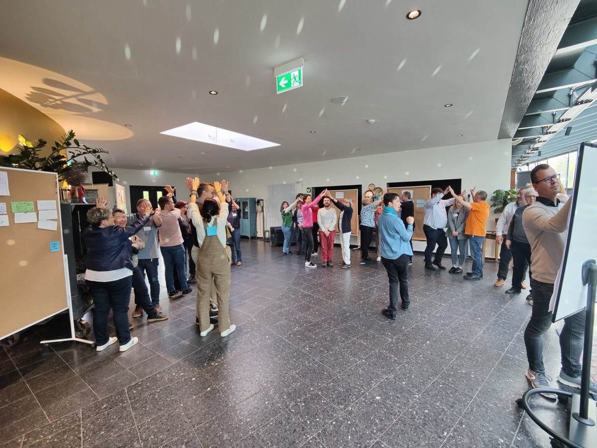 BKurc's tweet photo. Semaine passée riche en événements: conférence 🇫🇷🇩🇪  de @afccre &amp; la #RGRE à #Düsseldorf, événement sur le futur des jumelages 🚀du @dfbf_fcfa à #Aachen. Les coopérations entre villes sont dynamiques, comme @nantes &amp; @hamburg_de qui ont renouvelé hier leur partenariat stratégique https://t.co/TiUr5y1BKE