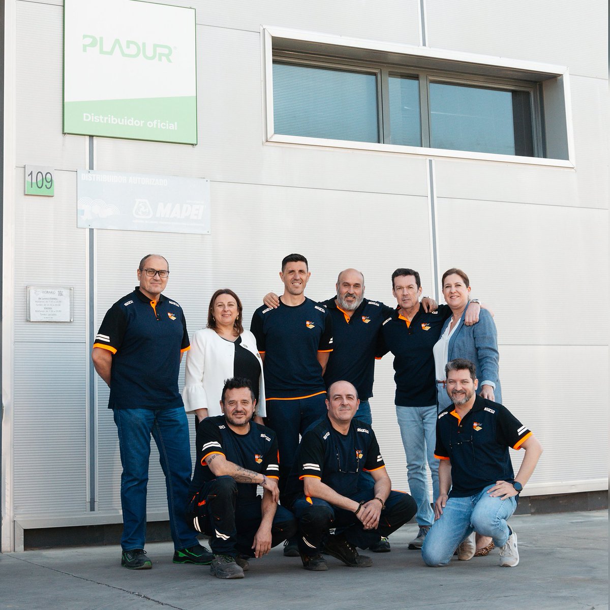 Diseyco's tweet photo. Estrenamos nueva equipación y aprovechamos la ocasión para hacernos una foto de familia 🤩🤩

Nuestro 2️⃣5️⃣ aniversario se aproxima, y queremos aprovechar la oportunidad para agradecer a todas las personas que han formado parte de nuestra familia a lo largo de los años! https://t.co/F4hLw9K5vk