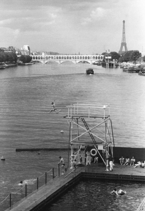 Willy Ronis. Plongeon dans la Seine 1957. Paris #JOParis2024