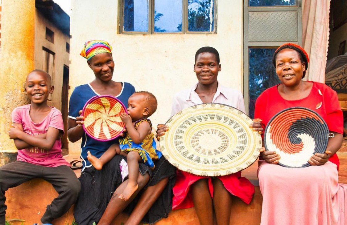 WEAVILEUGANDA's tweet photo. はじめまして、Weavile Ugandaです。
アフリカ東部の国、ウガンダの農村部に住む女性たちが子どものため、家族の笑顔のためにアフリカンクラフトを製作しています。

アフリカ独特のカラフルな色使いやデザイン、素材の質感や匂いを楽しんでいただけるよう心を込めて作っています。 https://t.co/UWgnoKmSdO