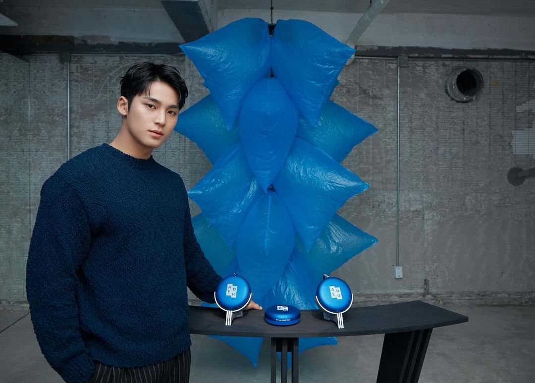 svtranslation's tweet image. 240417 @/min9yu_k instagram post
🎵 Kamal. • blue

🐶 💙
#BeosoundA1
#BangOlufsen
#ADERERROR
#advertisement

#MINGYU #민규 @pledis_17