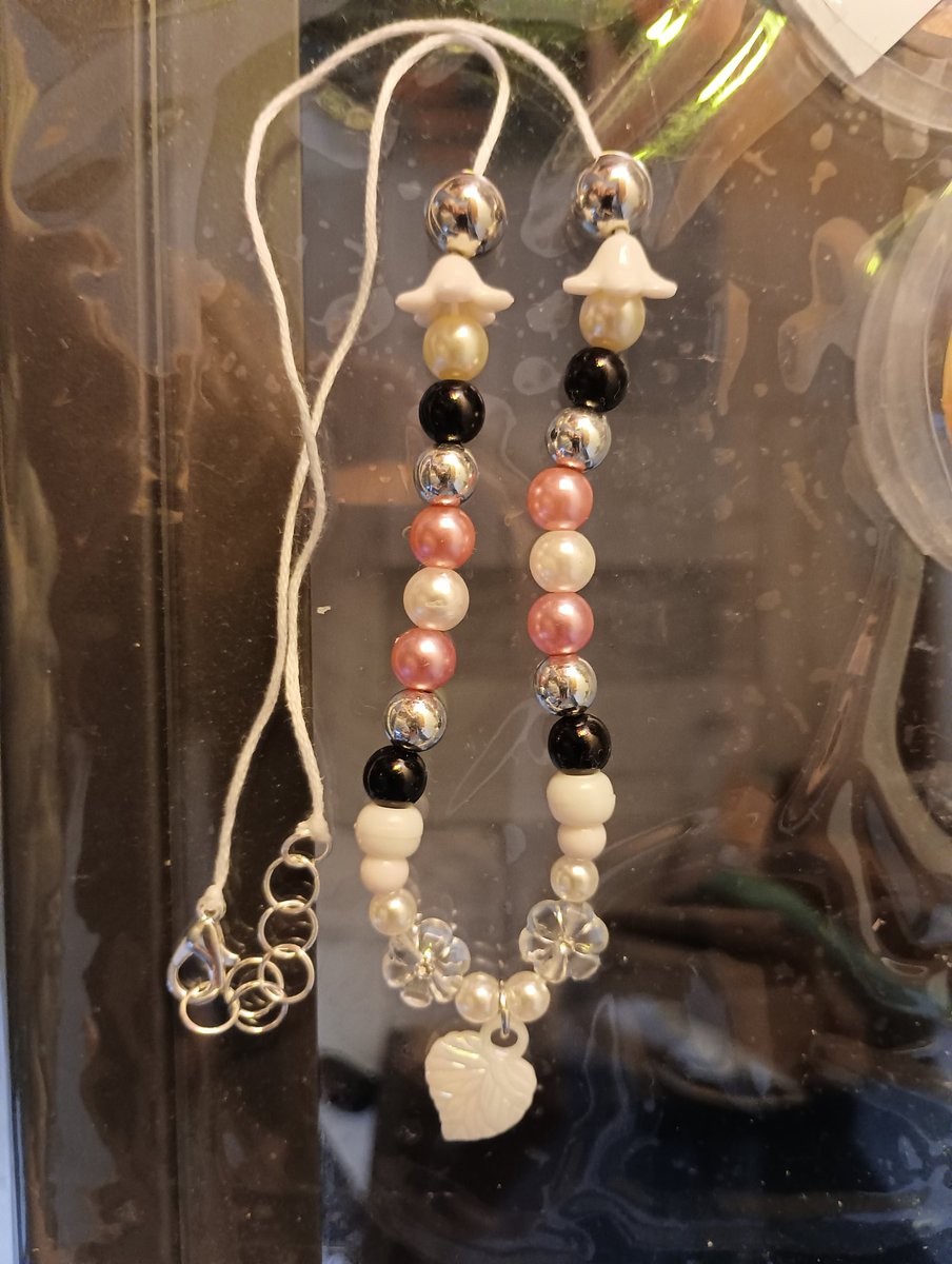 #lgbtjewelry #lgbt #LGBTQ #demigirl #necklace #handmadenecklace #beadnecklace #collier #collierdeperles #collierfaitmain #jewelry #handmadejewelry #beadjewelry #handmade #bijouxdeperles #bijoux #bijouxfaitmain #faitmain #bead #perles  #shinyjewelry #blackandwhite #pink #silver