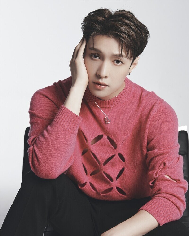 kvibe_yonhap's tweet photo. LAY Returns to K-pop Scene with Korean Version of New Single 'Psychic'
#Lay #Exo_Lay #Psychic #LAY_Psychic #레이 #사이킥
https://t.co/YvYVHMkb2u https://t.co/KYMCiSXzh7