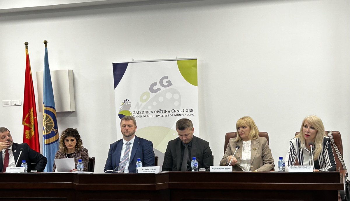 ZOCG_UoM's tweet photo. U @OpstinaTivat je u toku okrugli sto na temu „Decentralizacija u Crnoj Gori - gdje smo, a gdje treba da budemo?”. Pored predstavnika lokalnih samouprava, odnosno članica #ZOCG, na skupu učestvuje i ministar @javnaupravamne Maraš Dukaj. https://t.co/hcI2M3eNYk