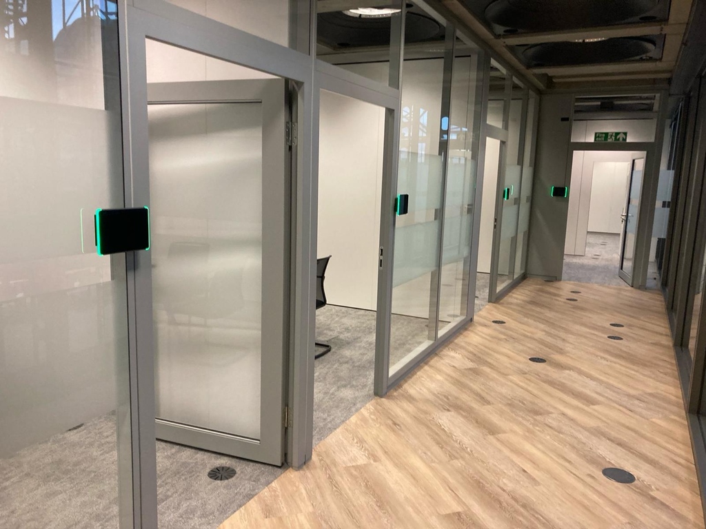 AvitaTech's tweet photo. Is your office in need of a makeover? Look no further than Avita! Let us guide you on the journey to revitalize your workspace with the perfect equipment tailored to suit your team's needs. 
#OfficeRevamp #WorkplaceUpgrade https://t.co/sKa3p8O8pO