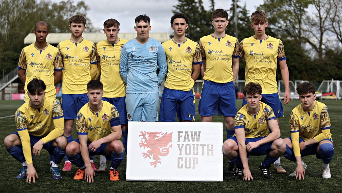 To say that I am proud of these young men is an understatement! They have been on a fantastic journey, reaching the final of the most prestigious Youth Cup Competition in our County! 🏴󠁧󠁢󠁷󠁬󠁳󠁿 Huge credit to @KevinMoyes & his team @bflacademy , well deserved! @BarryTownUnited 💛💙