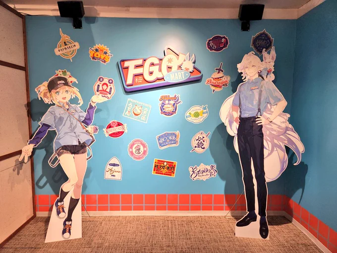 お昼にFgoマートmartに行ってきたー店内は写真OK、動画録音は全員分のお店が再現されてる撮り下ろしボイスはメインビジュアルの五人チケット特典はテノチちゃんでした前回の池袋の時にはなかったオベロングッズだけお迎えしたコースターが大きめで良いね購入特典でショッパーも付けてくれる 