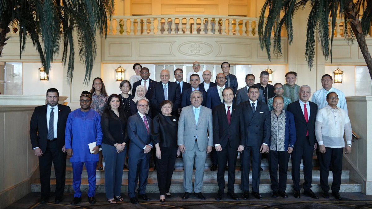 I hosted the heads of mission of @OIC_OCI member countries to an informal & friendly lunch today, where I assured them of PH's sincere interest to enhance bilateral and multilateral cooperation. I also affirmed PH's unwavering commitment to peace, esp in these challenging times.