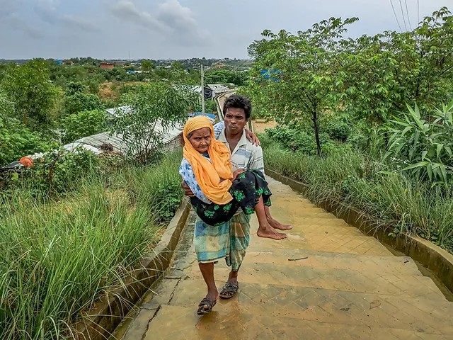Mohammed Dullah (@romddullah) on Twitter photo Meet Mayyu Khan, a #Rohingya man who uses his art to tell the story of his people & goes beyond photography. His photo "Devoted Son" captures the struggles in refugee camps. His work preserves Rohingya culture & dreams of a brighter future. <a href="/mayyu_khan/">MAYYU KHAN</a>
rohingyatographer.org/post/devoted-s… Meet Mayyu Khan, a #Rohingya man who uses his art to tell the story of his people & goes beyond photography. His photo "Devoted Son" captures the struggles in refugee camps. His work preserves Rohingya culture & dreams of a brighter future. <a href="/mayyu_khan/">MAYYU KHAN</a>
rohingyatographer.org/post/devoted-s…