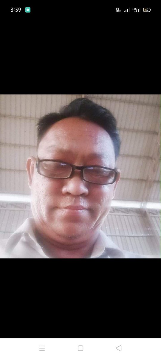 U8cQd's tweet photo. គាត់នៅកំបូល៣ ទម្ងន់៧៤គីឡូ អាយុប្រហែល៥៧ អាចចែចូវបាន https://t.co/wq4baJFvhv