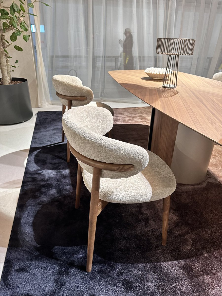 Homedit ® (@homeditcom) on Twitter photo The Oleandro Chair: sleek design, padded seat, rounded backrest, wooden legs. <a href="/Calligaris1923/">Calligaris</a>
@isaloniofficial #salonedelmobile The Oleandro Chair: sleek design, padded seat, rounded backrest, wooden legs. <a href="/Calligaris1923/">Calligaris</a>
@isaloniofficial #salonedelmobile