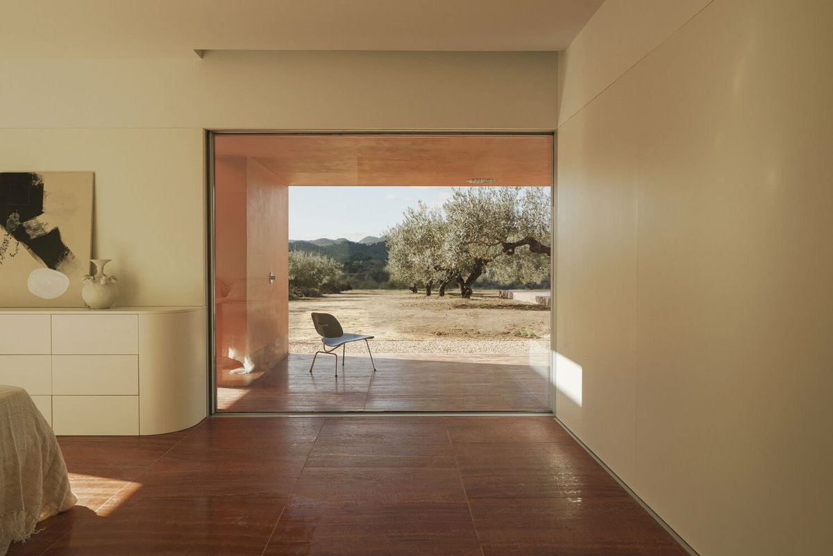 viewsfrance's tweet photo. Casa en los Olivos, par l'agence d'architecture Balzar Arquitectos.

À Quesa, en Espagne. (via @linear_magazine)