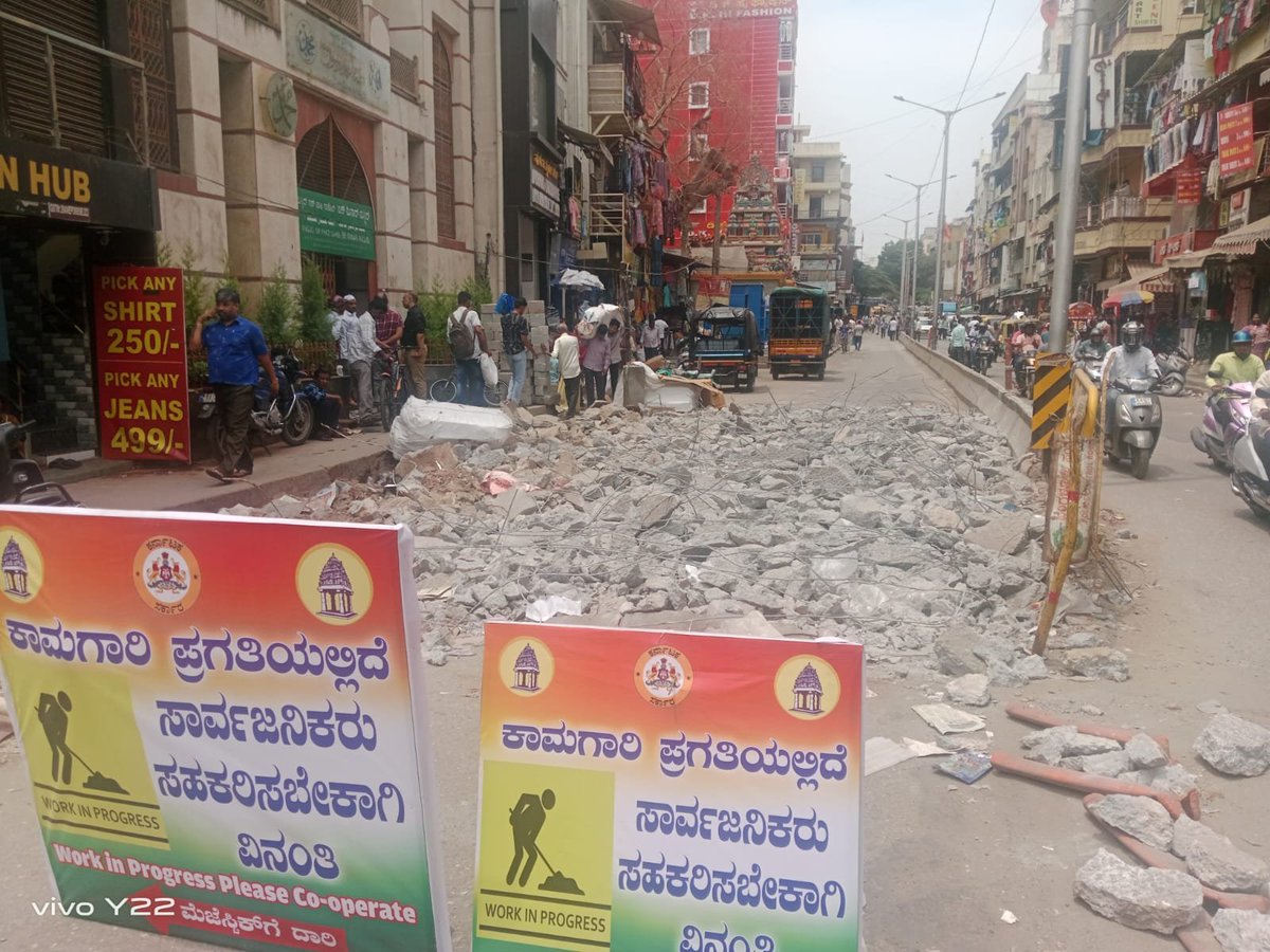 'Traffic advisory' Due to white topping work in progress on BVK Iyengar Road, Sultanpet Cross to Chikpete Circle. Vehicles are diverted from Sultanpete Cross towards Sultanpete Junction and Balapete Circle main road. Kindly co-operate.