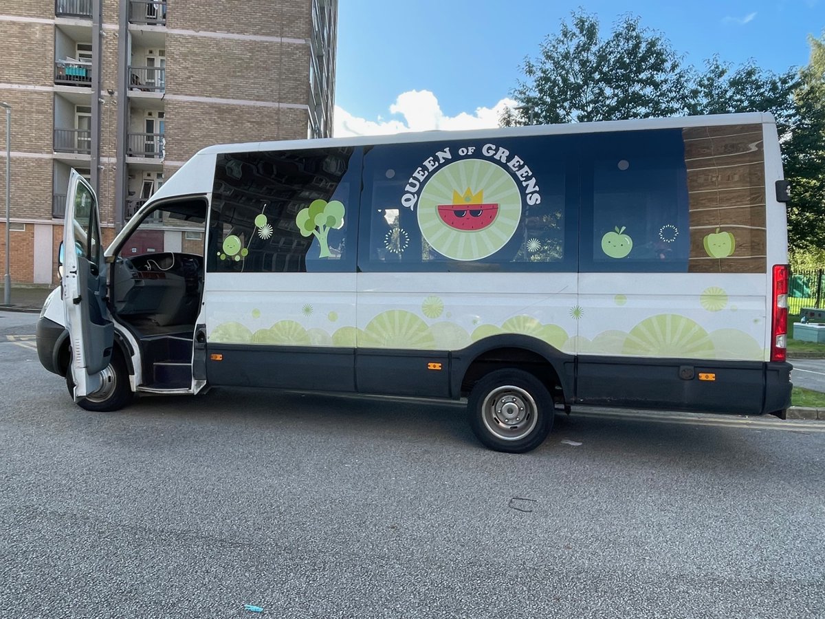 The @QueenGreensBus stops outside @AsylumLink every Thursday from 12:30pm - 1:30pm, accepting all payment methods including @AlexRoseCharity vouchers! 🍎🥦 Please speak to a member of staff to sign up for vouchers if you have a child under 4. Map👉feedingliverpool.org/community-food…