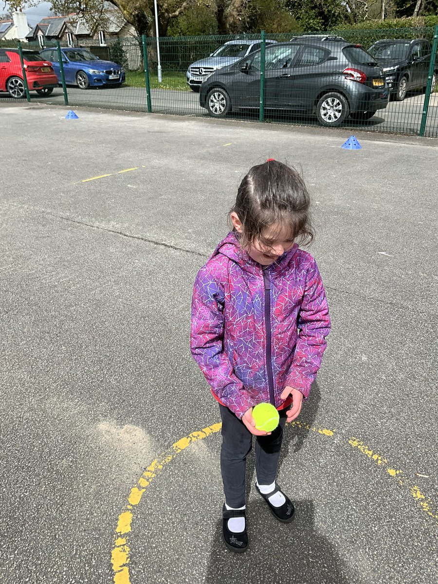 EYFS and Key Stage 1 children at Egloskerry Primary School loved their PE session yesterday, with cricket being the focus for this half term. #GetInvolved #EgloskerryPE #CricketFun #SchoolSports #EYFSFitness #KeyStage1Cricket #PEsession