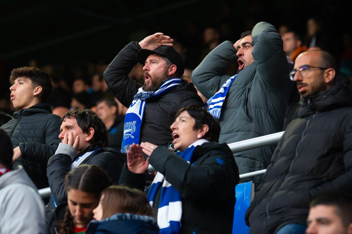 🚨 ¡Menos de 8⃣0️⃣0️⃣ entradas disponibles para el partido frente al @Atleti! 🎟️ ℹ️ t.ly/OY6lv #AlavésAtleti | #GoazenGlorioso ⚪🔵