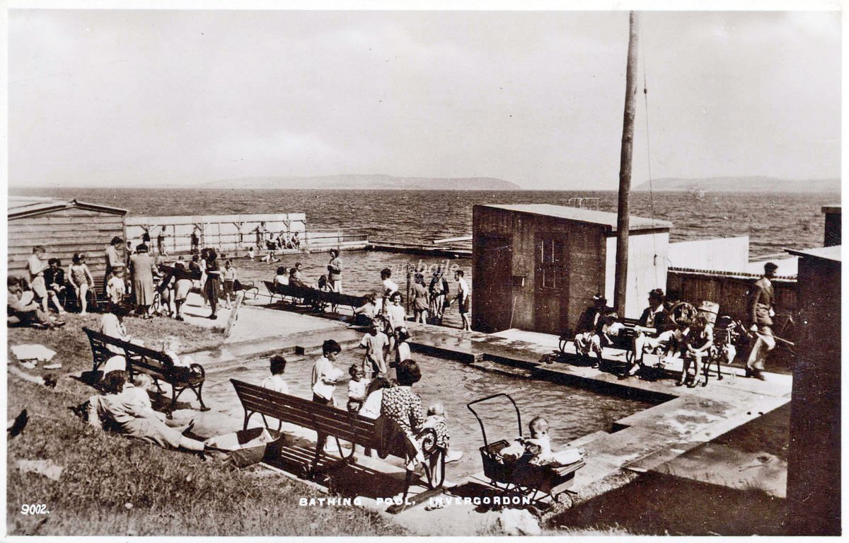 An t-amar-snàmh, Inbhir Ghòrdain, 1950an. Bha an t-amar-snàmh air Rathad Allt an t-Salainn air taobh sear a' bhaile / The bathing pool, #Invergordon, 1950s. The pool was located on Saltburn Road on the east side of the town. [source: @hlhlibraries]