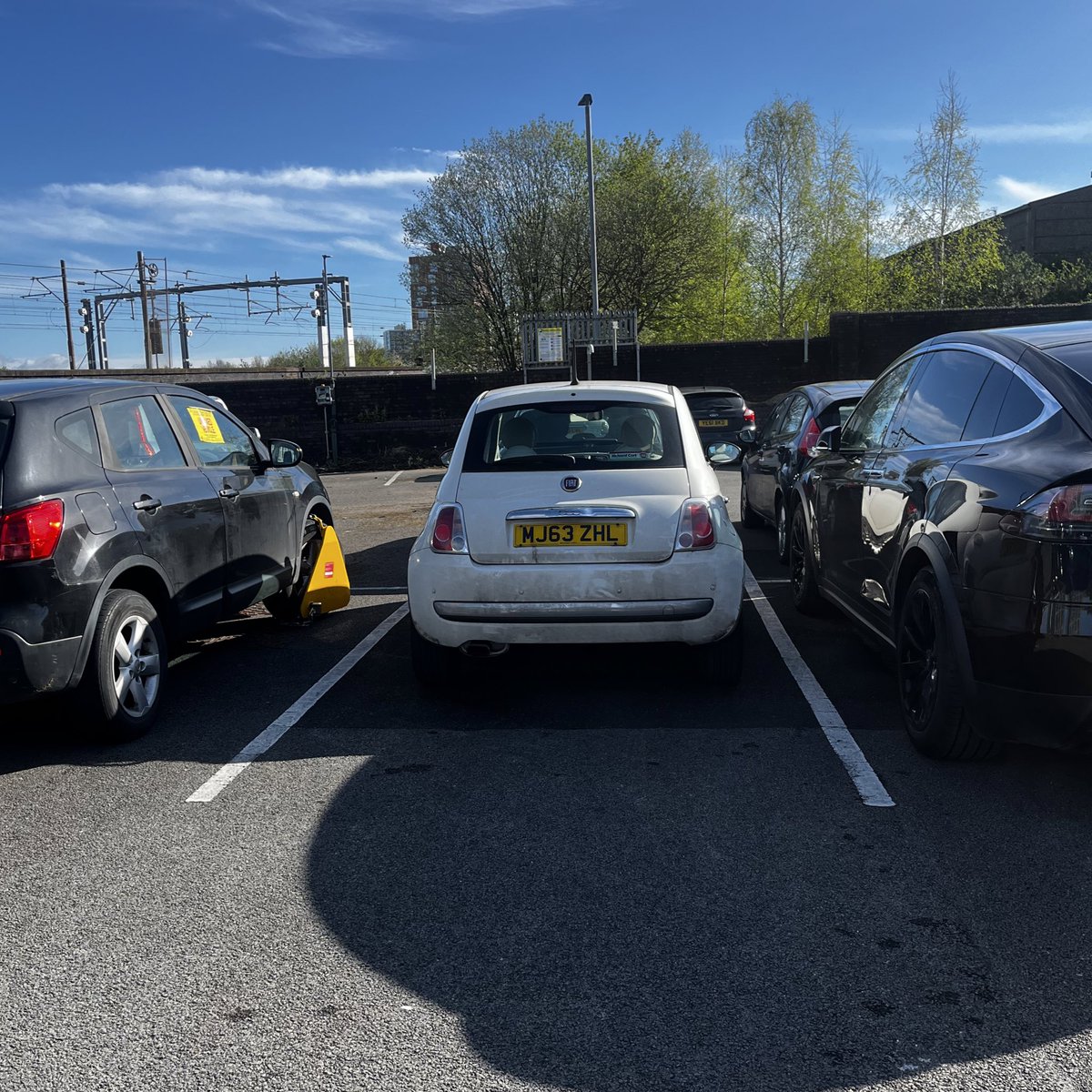 Why have I just been edged by a parking space. Fuck Fiat500s.