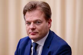 LucLujohuad's tweet photo. Pieter Omtzigt van NSC werd door honderdduizenden in Nederland gezien als de messias die in Nederland voor een soort van Renaissance zou gaan zorgen en de burgers op de eerste plaats zou gaan zetten door een eerlijke en rechtsstatelijke overheid! Hij heeft ons allemaal gruwelijk voor de gek gehouden, hij is een WEF wolf in schaapskleren! NSC, op naar de 0 zetels, laten we daarmee beginnen in juni tijdens de verkiezingen voor het Europees Parlement! Pieter Omtzicht, je bent door een hele grote mand gevallen, schaam je!